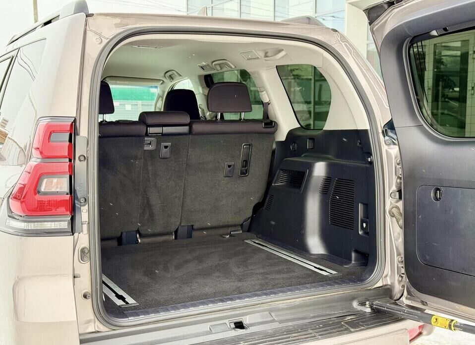 Toyota Land Cruiser Prado, 150 Series Рестайлинг 2 2.8d AT (204 л.с.) 4WD