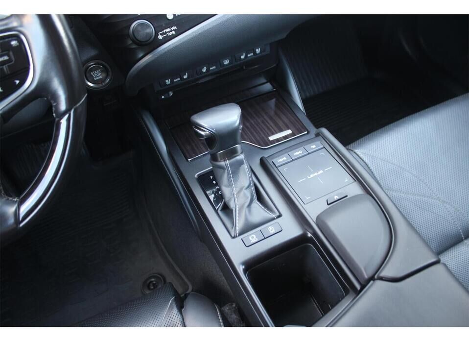 Lexus ES, VII 250 2.5 AT (200 л.с.)