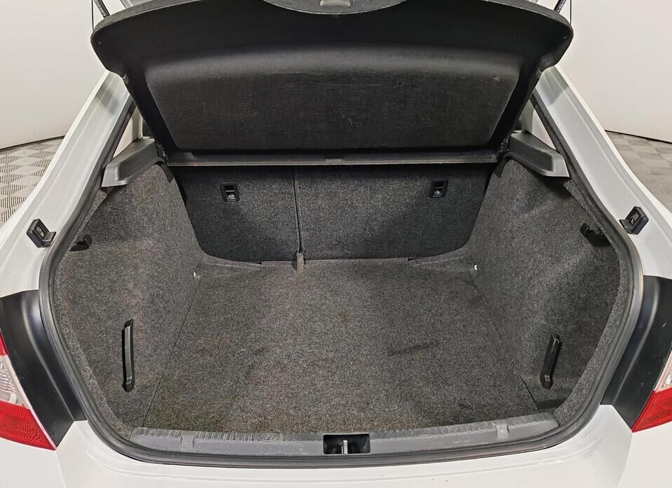 Skoda Rapid, I 1.6 MT (105 л.с.)