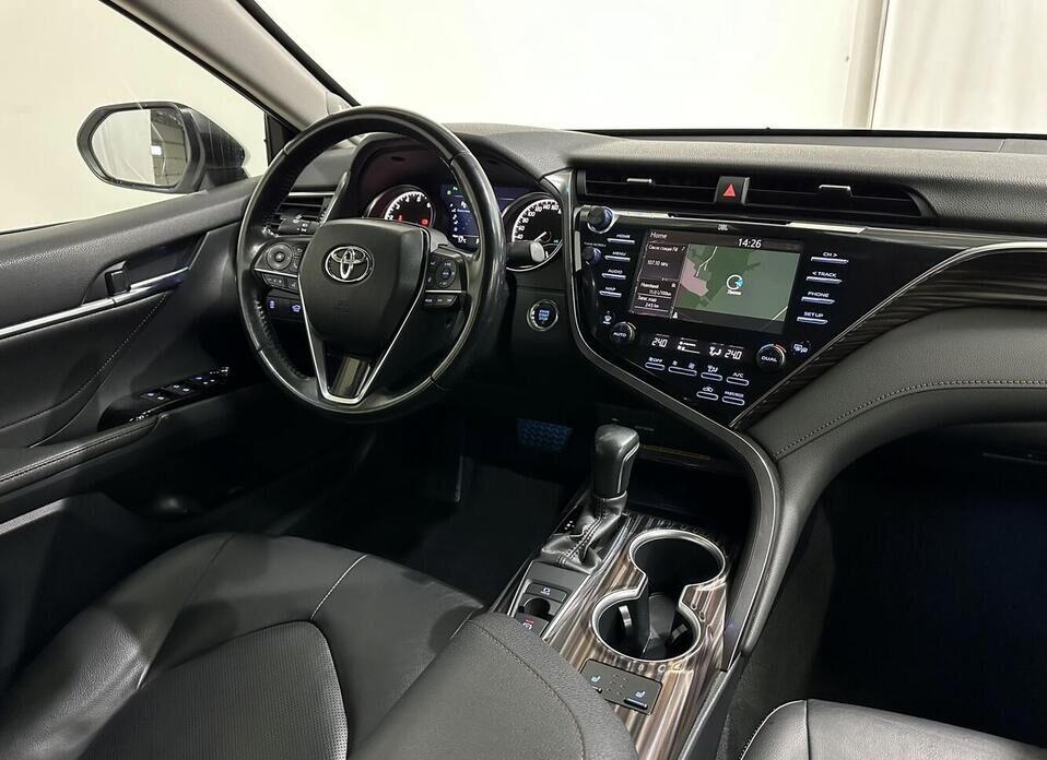 Toyota Camry, VIII (XV70) 2.5 AT (181 л.с.)