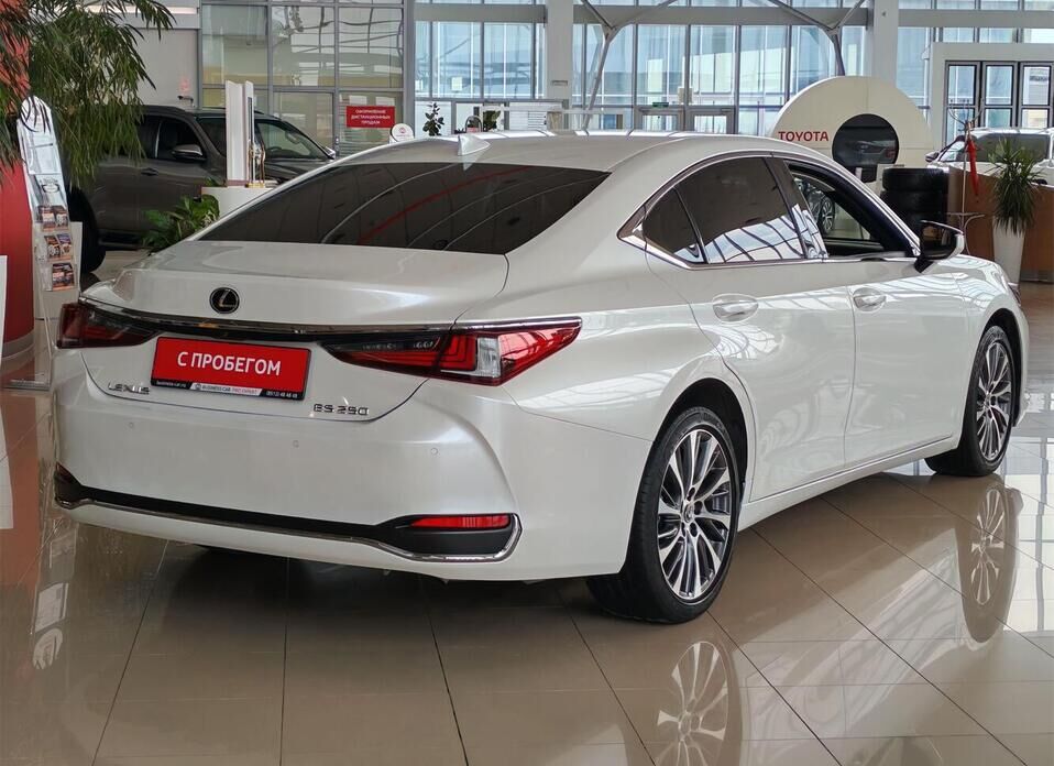 Lexus ES 250 2.5 AT (200 л.с.)