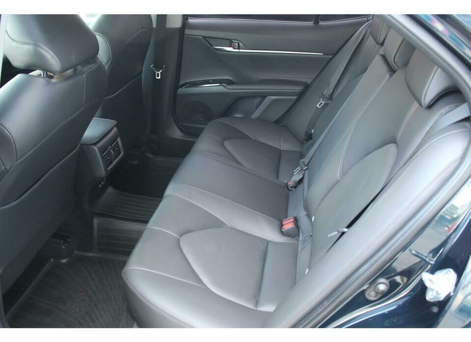 Toyota Camry 2.5 AT (181 л.с.)
