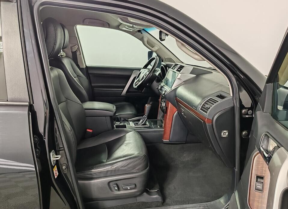 Toyota Land Cruiser Prado, 150 Series Рестайлинг 1 3.0d AT (173 л.с.) 4WD