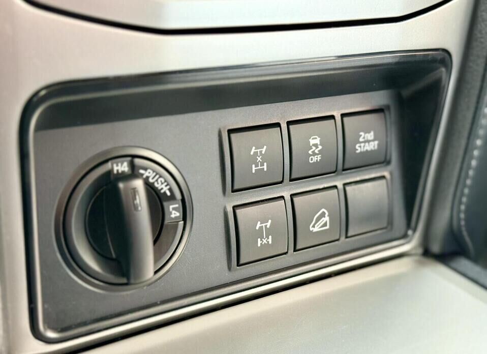 Toyota Land Cruiser Prado, 150 Series Рестайлинг 2 2.8d AT (204 л.с.) 4WD