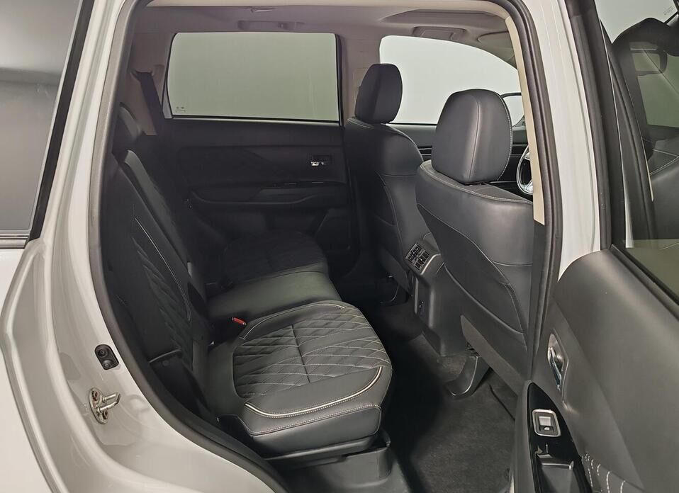 Mitsubishi Outlander, III Рестайлинг 3 2.0 CVT (146 л.с.)