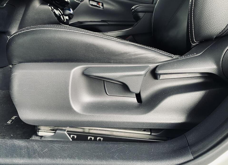 Toyota Prius, IV Рестайлинг (XW50) 1.8hyb AT (98 л.с.)