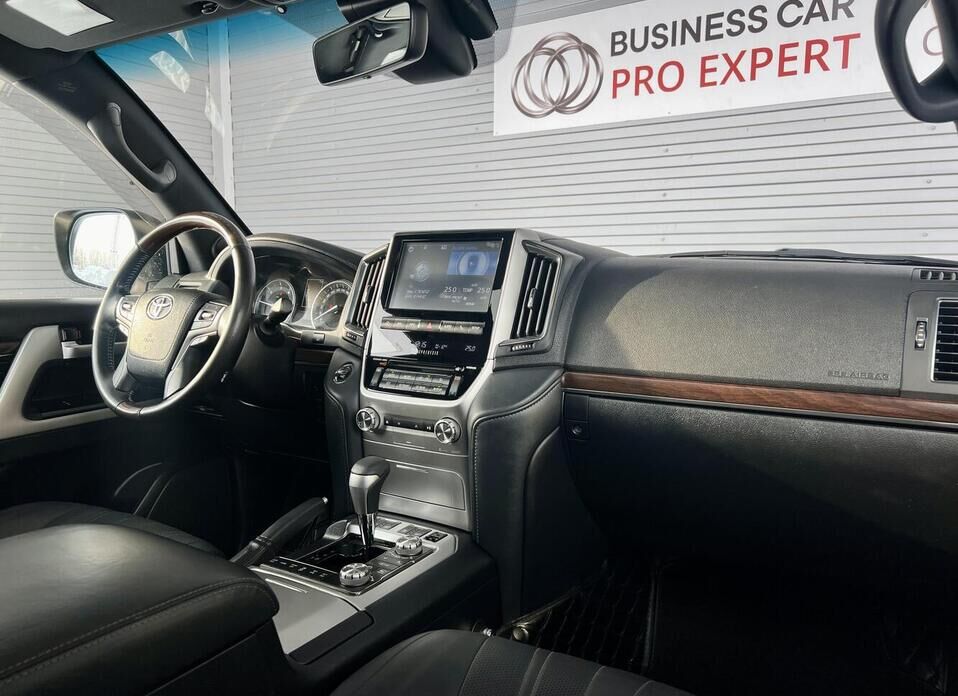 Toyota Land Cruiser, 200 Series Рестайлинг 2 4.5d AT (249 л.с.) 4WD