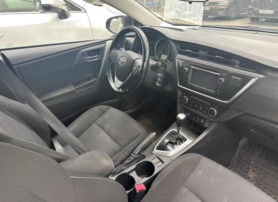 Toyota Auris 1.6 CVT (132 л.с.)