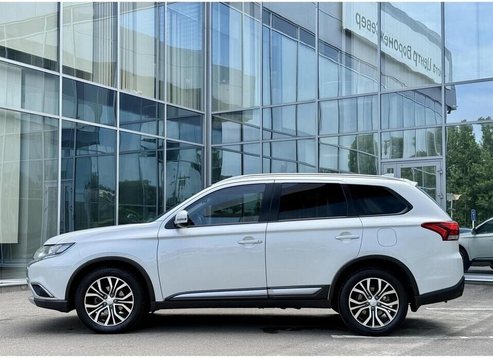 Mitsubishi Outlander, III Рестайлинг 2 2.4 CVT (167 л.с.) 4WD