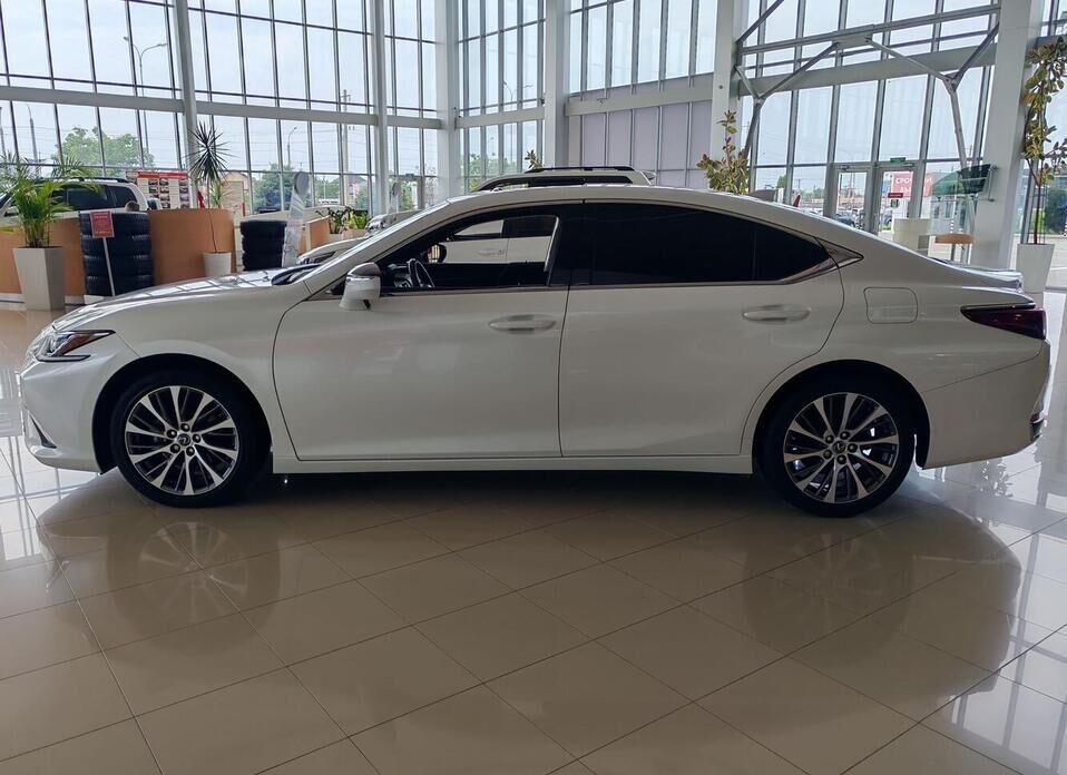 Lexus ES 250 2.5 AT (200 л.с.)