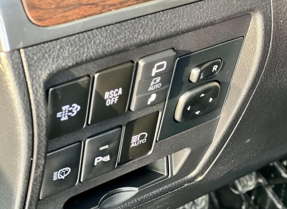 Toyota Land Cruiser, 200 Series Рестайлинг 2 4.5d AT (249 л.с.) 4WD