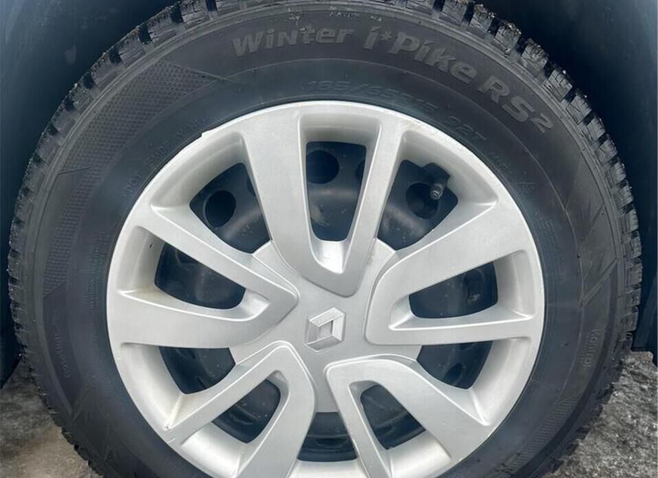 Renault Logan, II Рестайлинг 1.6 MT (82 л.с.)