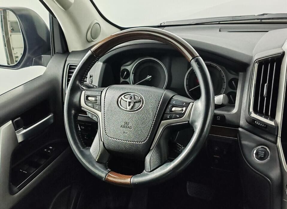 Toyota Land Cruiser, 200 Series Рестайлинг 2 4.5d AT (249 л.с.) 4WD