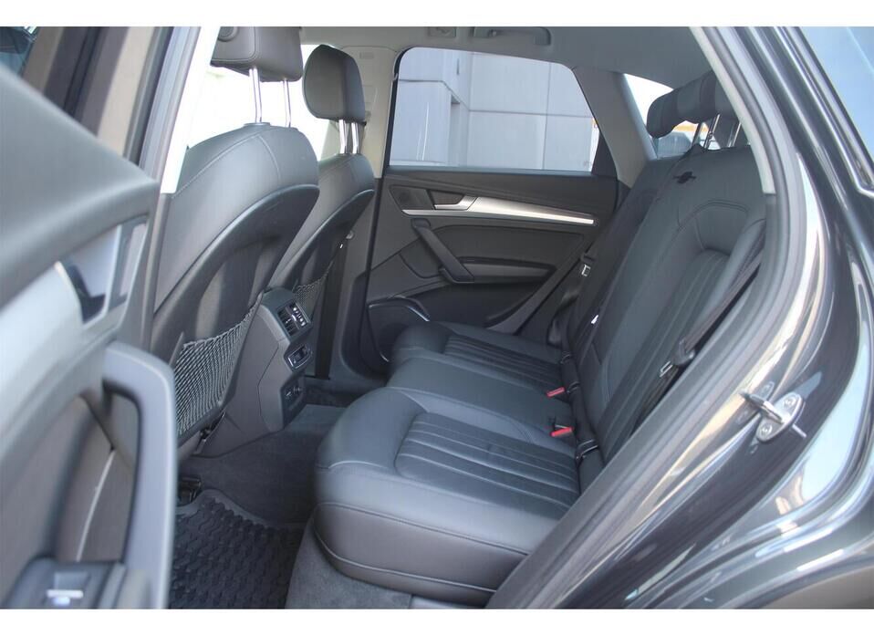 Audi Q5, II (FY) Рестайлинг 45 TFSI 2.0 AMT (249 л.с.) 4WD