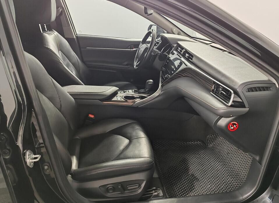 Toyota Camry, VIII (XV70) 3.5 AT (249 л.с.)