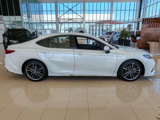 Toyota Camry, 2025&nbsp;г., 10&nbsp;км