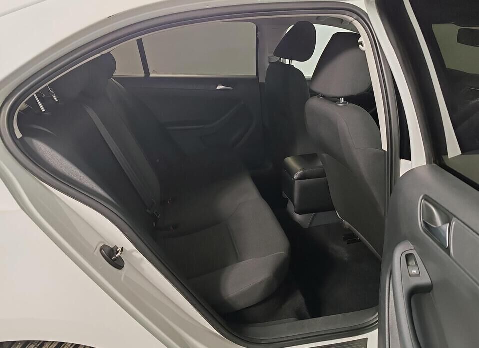Volkswagen Jetta, VI Рестайлинг 1.6 AT (105 л.с.)