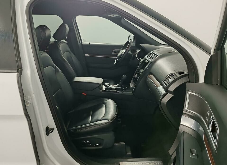 Ford Explorer 3.5 AT (249 л.с.) 4WD