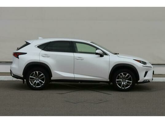 Lexus NX, 2017 г., 92 982 км