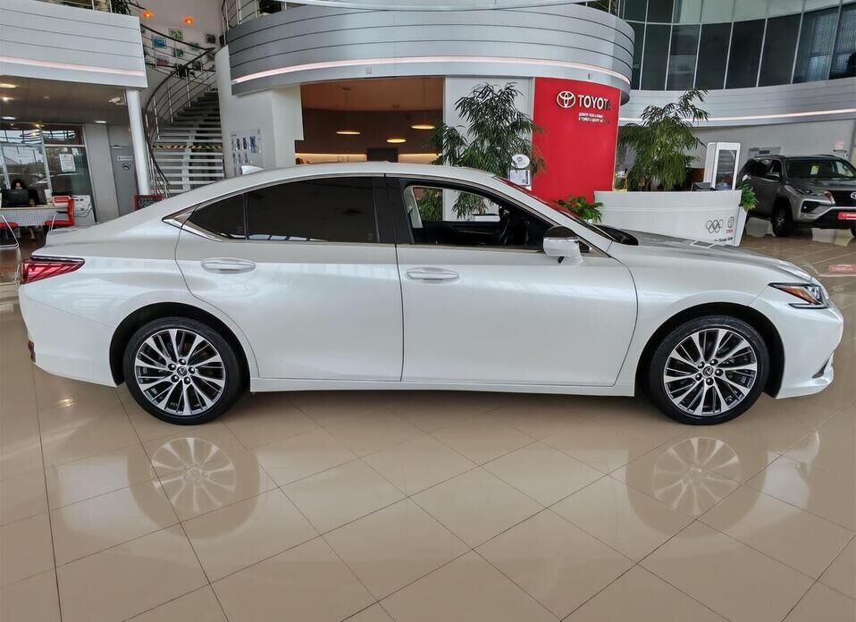 Lexus ES 250 2.5 AT (200 л.с.)