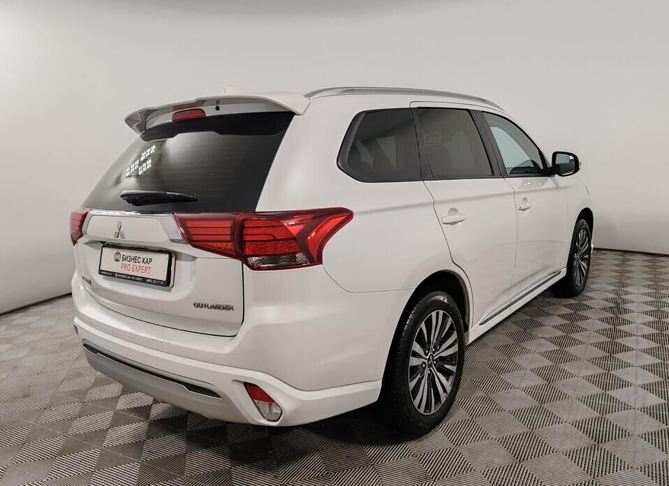 Mitsubishi Outlander, III Рестайлинг 3 2.0 CVT (146 л.с.)
