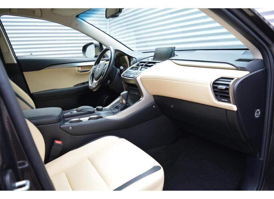 Lexus NX, I 200 2.0 CVT (150 л.с.) 4WD