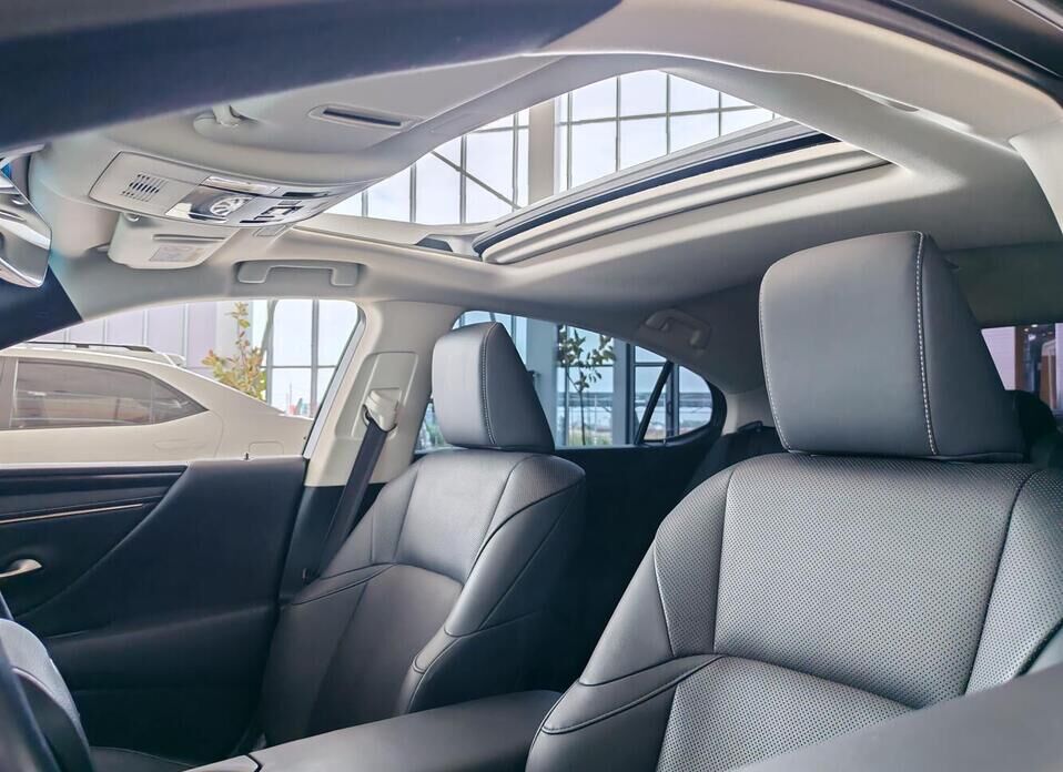 Lexus ES 250 2.5 AT (200 л.с.)