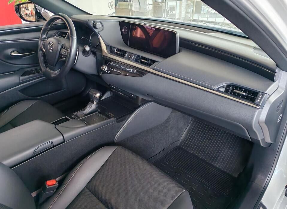 Lexus ES 250 2.5 AT (200 л.с.)