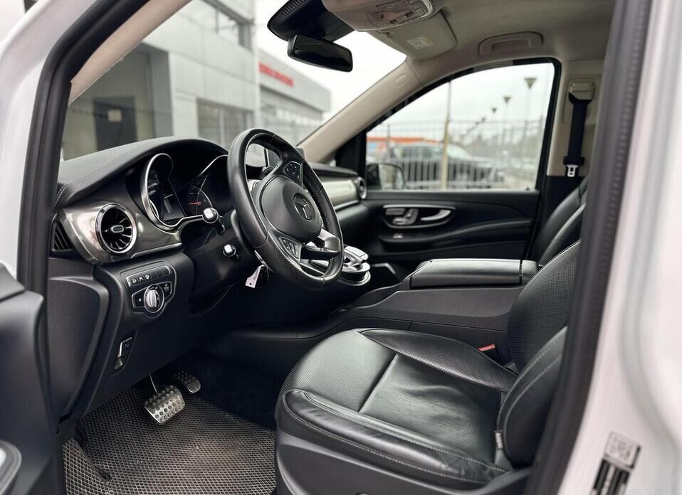 Mercedes-Benz V-Класс, III (W447) Рестайлинг 300 d длинный 2.0d AT (239 л.с.) 4WD