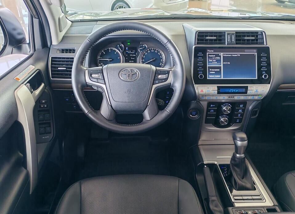 Toyota Land Cruiser Prado, 150 Series Рестайлинг 3 2.8d AT (200 л.с.) 4WD