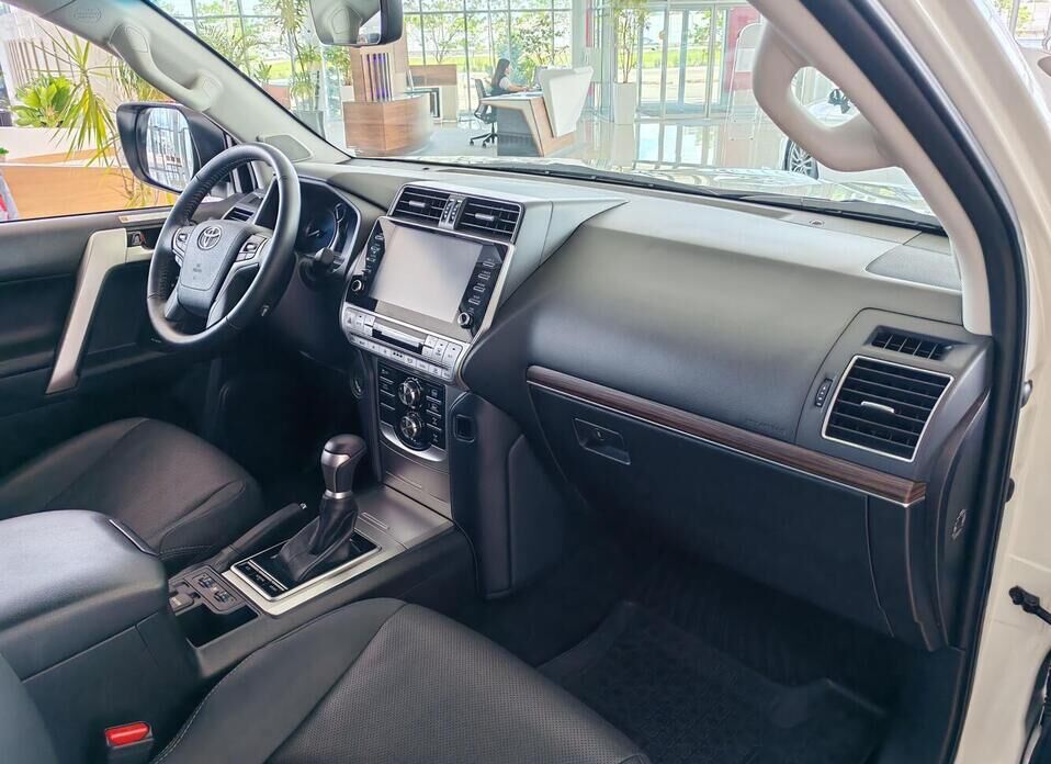 Toyota Land Cruiser Prado, 150 Series Рестайлинг 3 2.8d AT (200 л.с.) 4WD