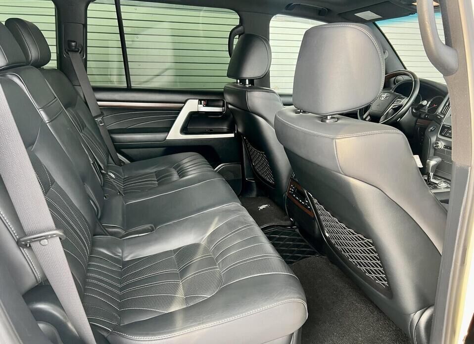 Toyota Land Cruiser, 200 Series Рестайлинг 2 4.5d AT (249 л.с.) 4WD