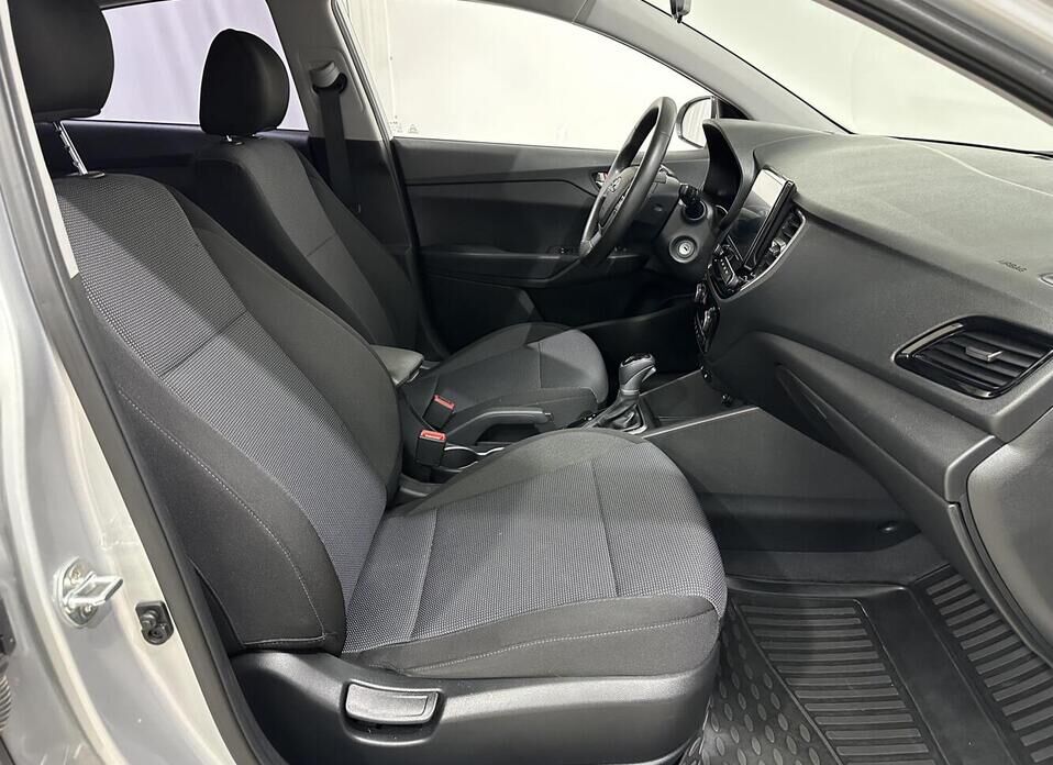 Hyundai Solaris, II Рестайлинг 1.6 AT (123 л.с.)