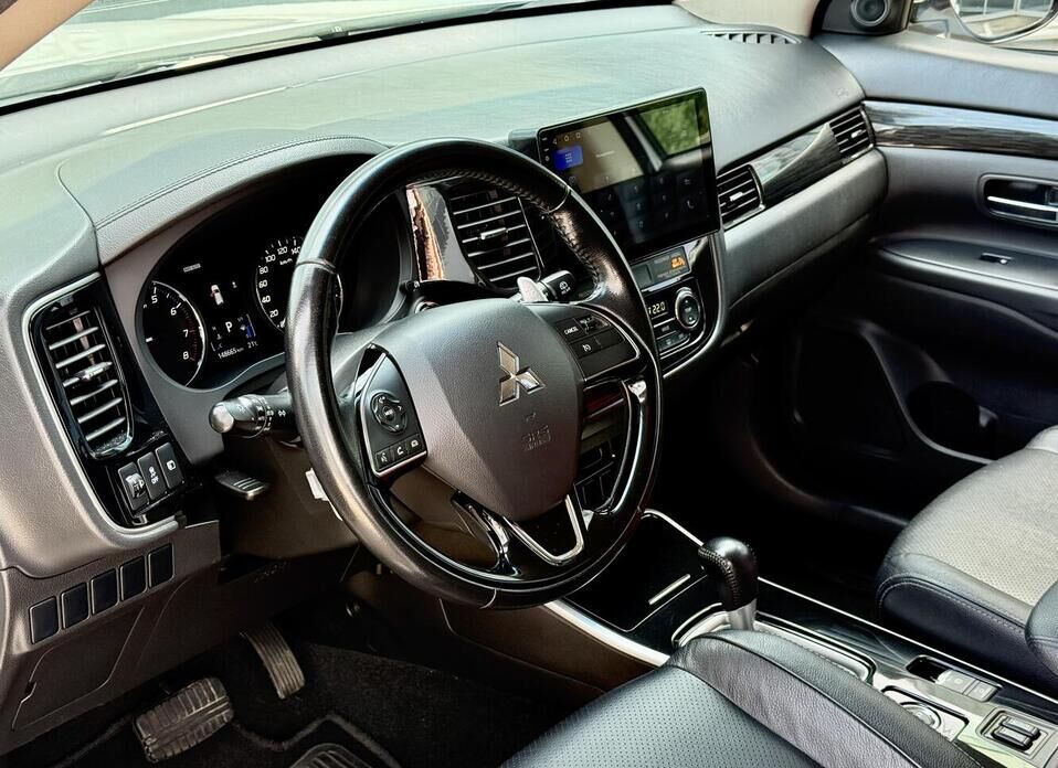 Mitsubishi Outlander, III Рестайлинг 2 2.4 CVT (167 л.с.) 4WD